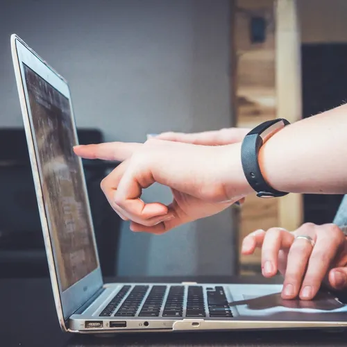 Student using an online learning platform